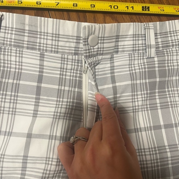 Nike Golf Dri-Fit Plaid Shorts - Size Medium - Picture 2 of 9